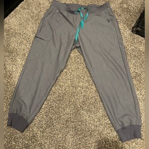 XL petite Figs Graphite Zamora jogger scrub pants